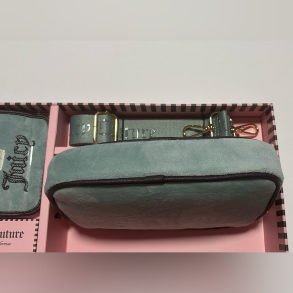 Juicy Couture Gift Set Cool Blue Heritage Slim Camera Bag & Envelope Card Case - Picture 9 of 15